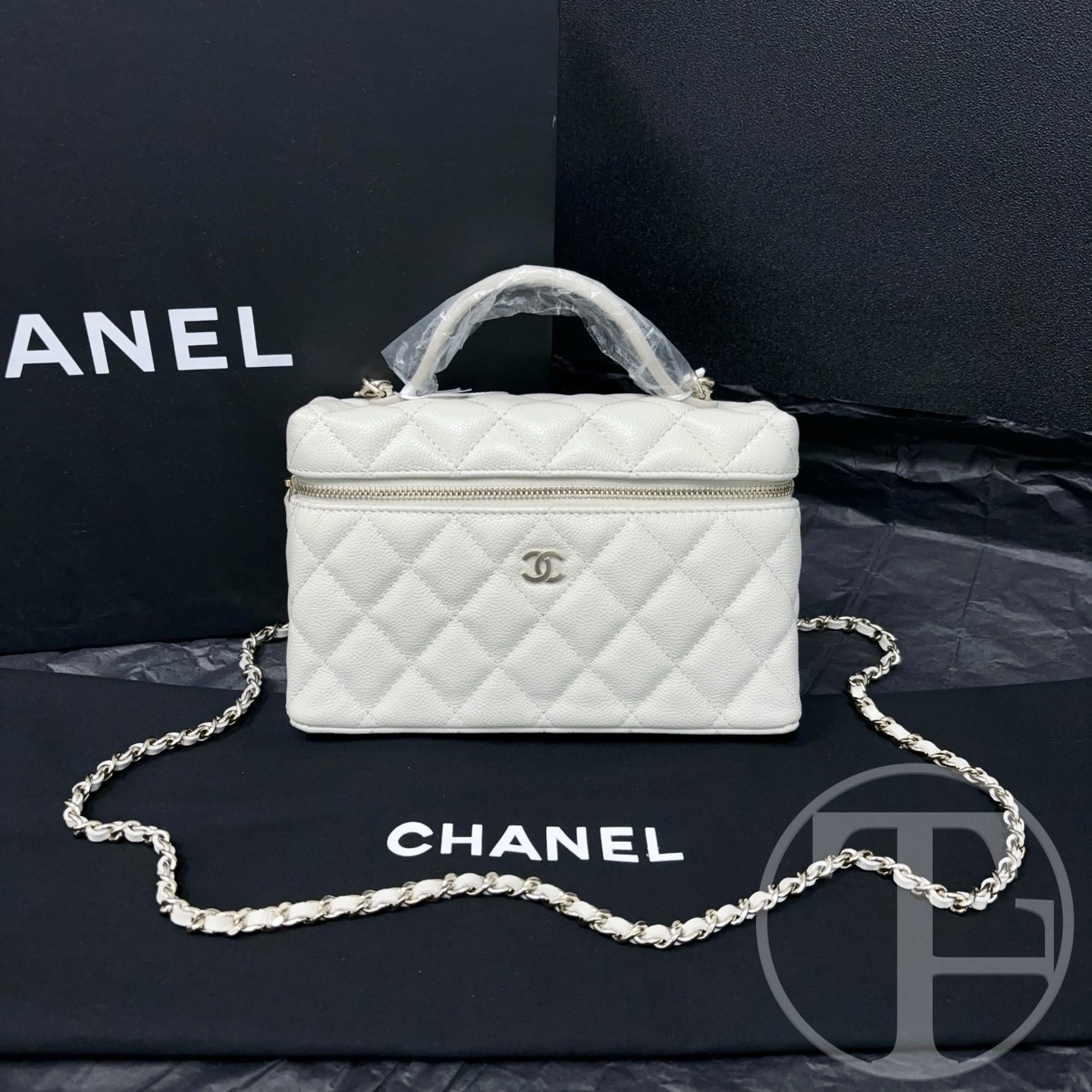 chanel 25 light grey caviar skin lunch box bag microchipped (25) chanel 25 light grey caviar skin lunch box bag microchipped (25)