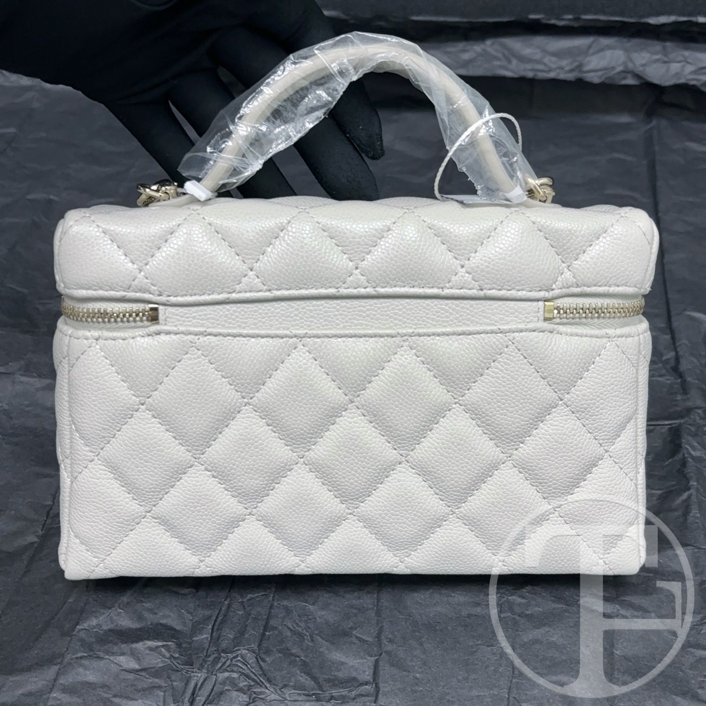 chanel 25 light grey caviar skin lunch box bag microchipped (25) chanel 25 light grey caviar skin lunch box bag microchipped (25)