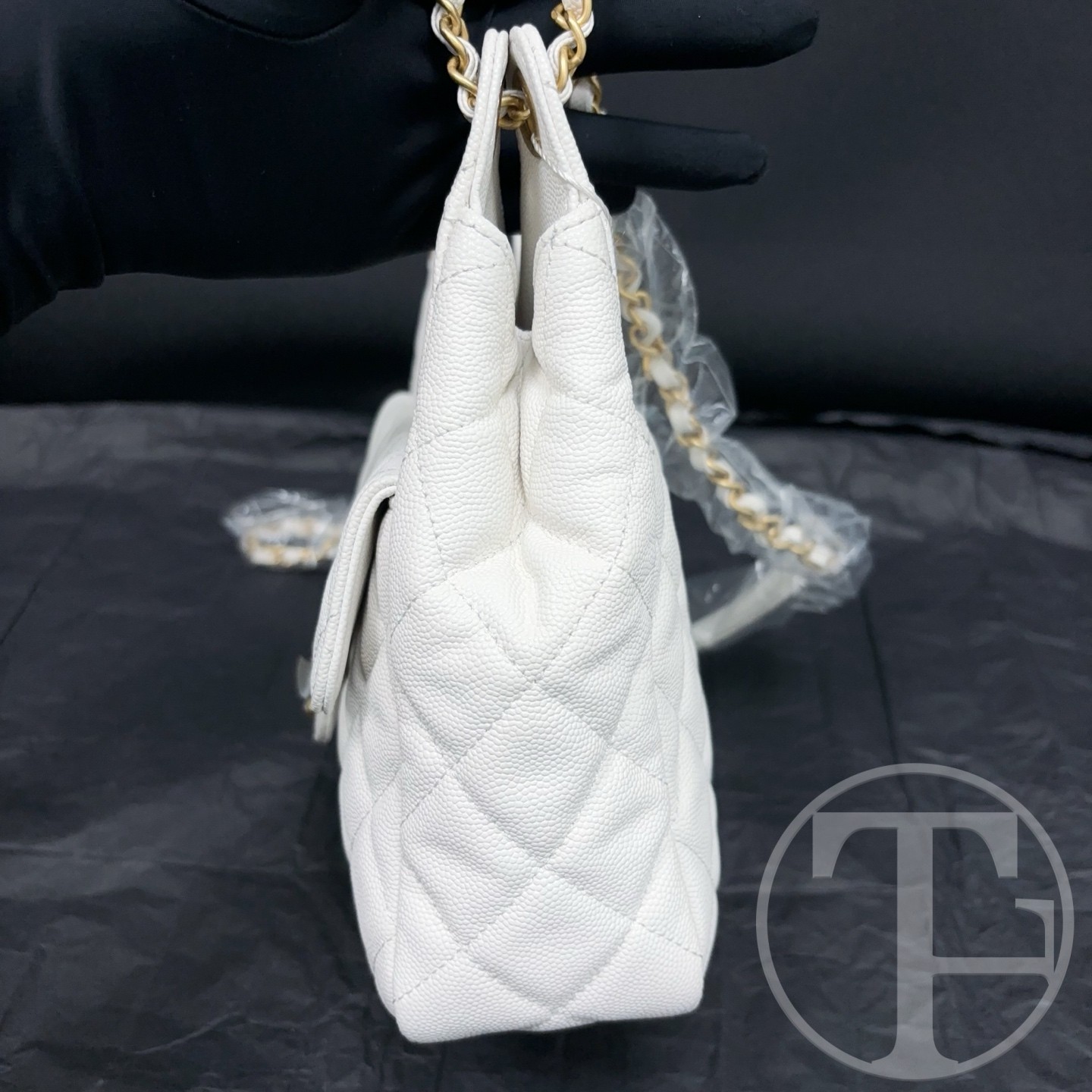 chanel white caviar leather hobo bag microchipped (22) with gold tone hardware chanel white caviar leather hobo bag microchipped (22) with gold tone hardware