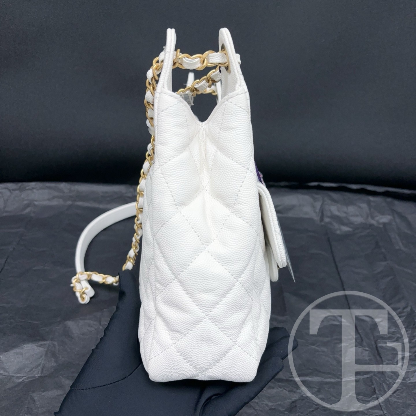 chanel white caviar leather hobo bag microchipped (22) with gold tone hardware chanel white caviar leather hobo bag microchipped (22) with gold tone hardware