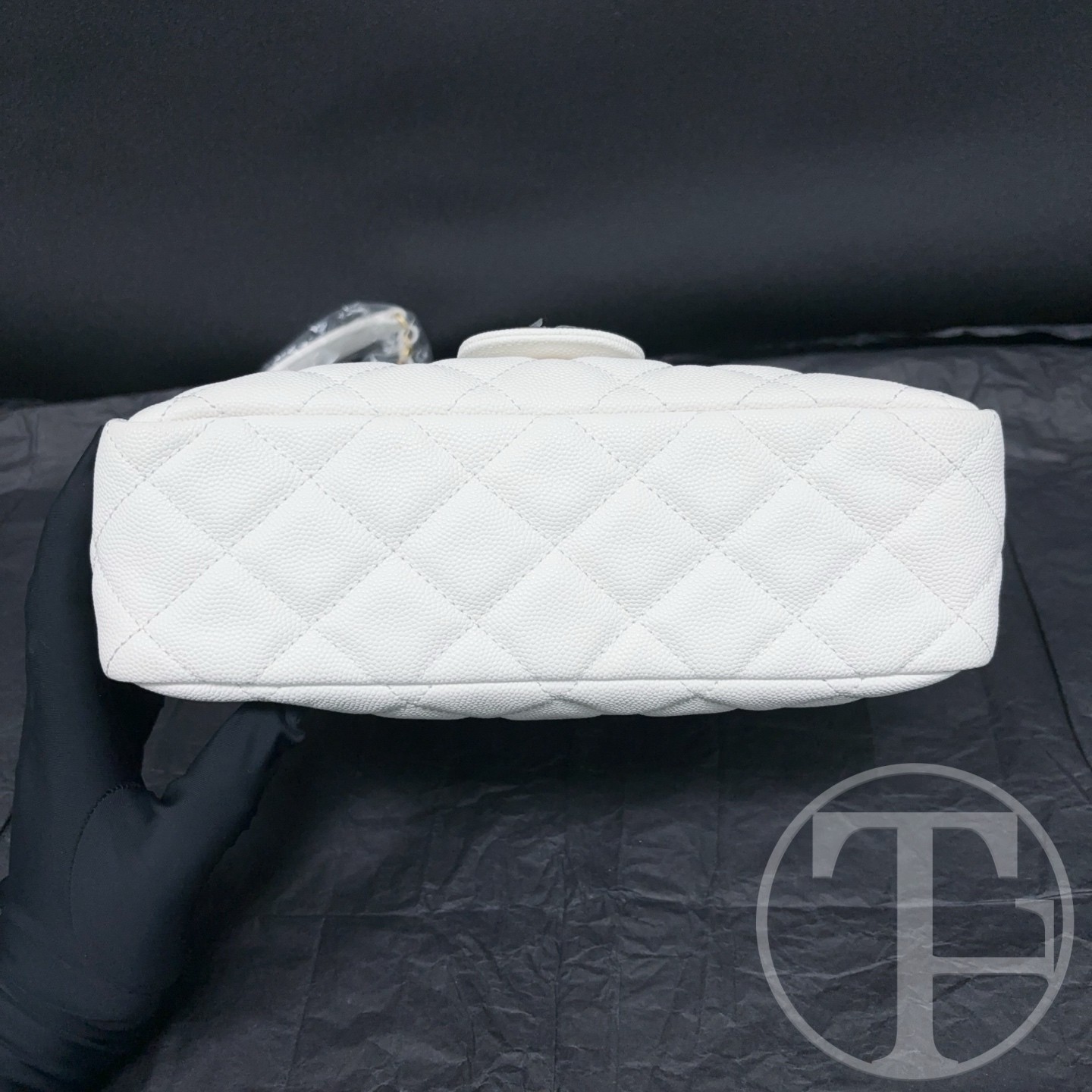 chanel white caviar leather hobo bag microchipped (22) with gold tone hardware chanel white caviar leather hobo bag microchipped (22) with gold tone hardware