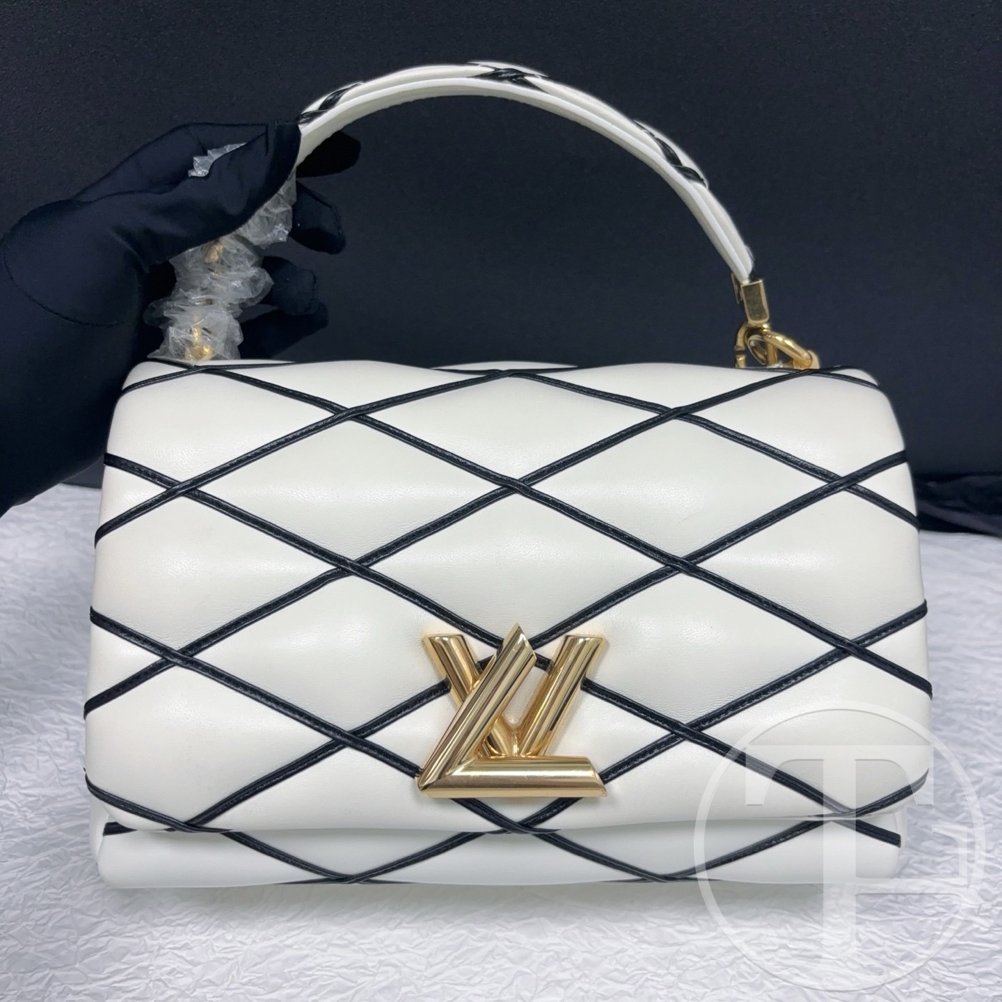 louis vuitton go 14 black and white diamond quilted lambskin medium bag louis vuitton go 14 black and white diamond quilted lambskin medium bag