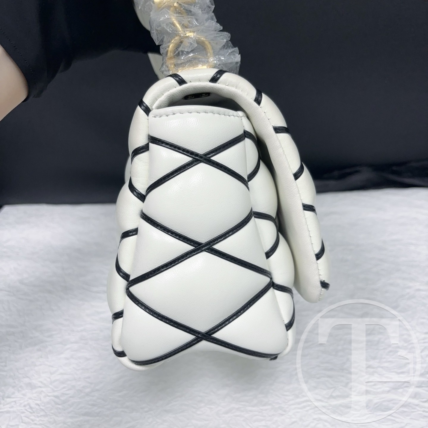 louis vuitton go 14 black and white diamond quilted lambskin medium bag louis vuitton go 14 black and white diamond quilted lambskin medium bag