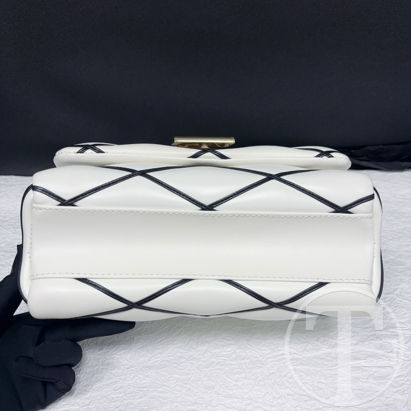 louis vuitton go 14 black and white diamond quilted lambskin medium bag louis vuitton go 14 black and white diamond quilted lambskin medium bag