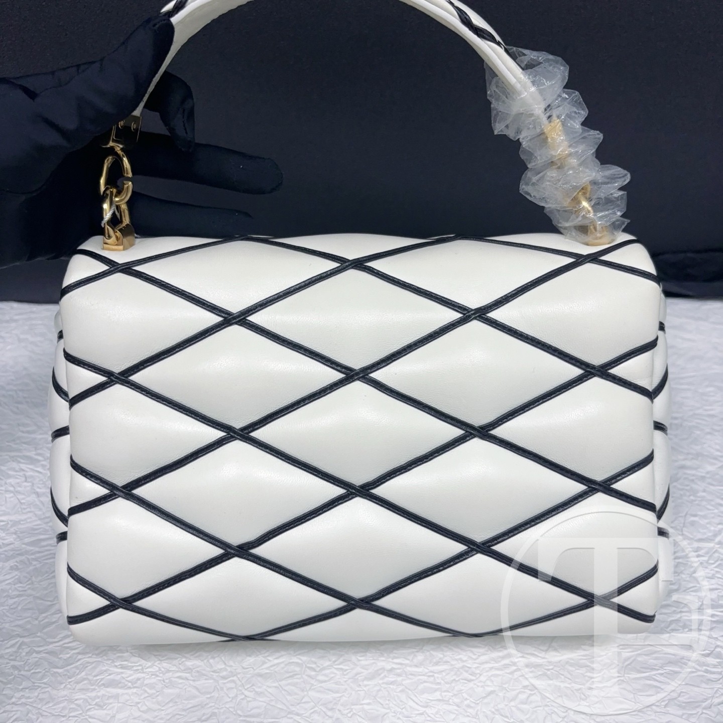 louis vuitton go 14 black and white diamond quilted lambskin medium bag louis vuitton go 14 black and white diamond quilted lambskin medium bag