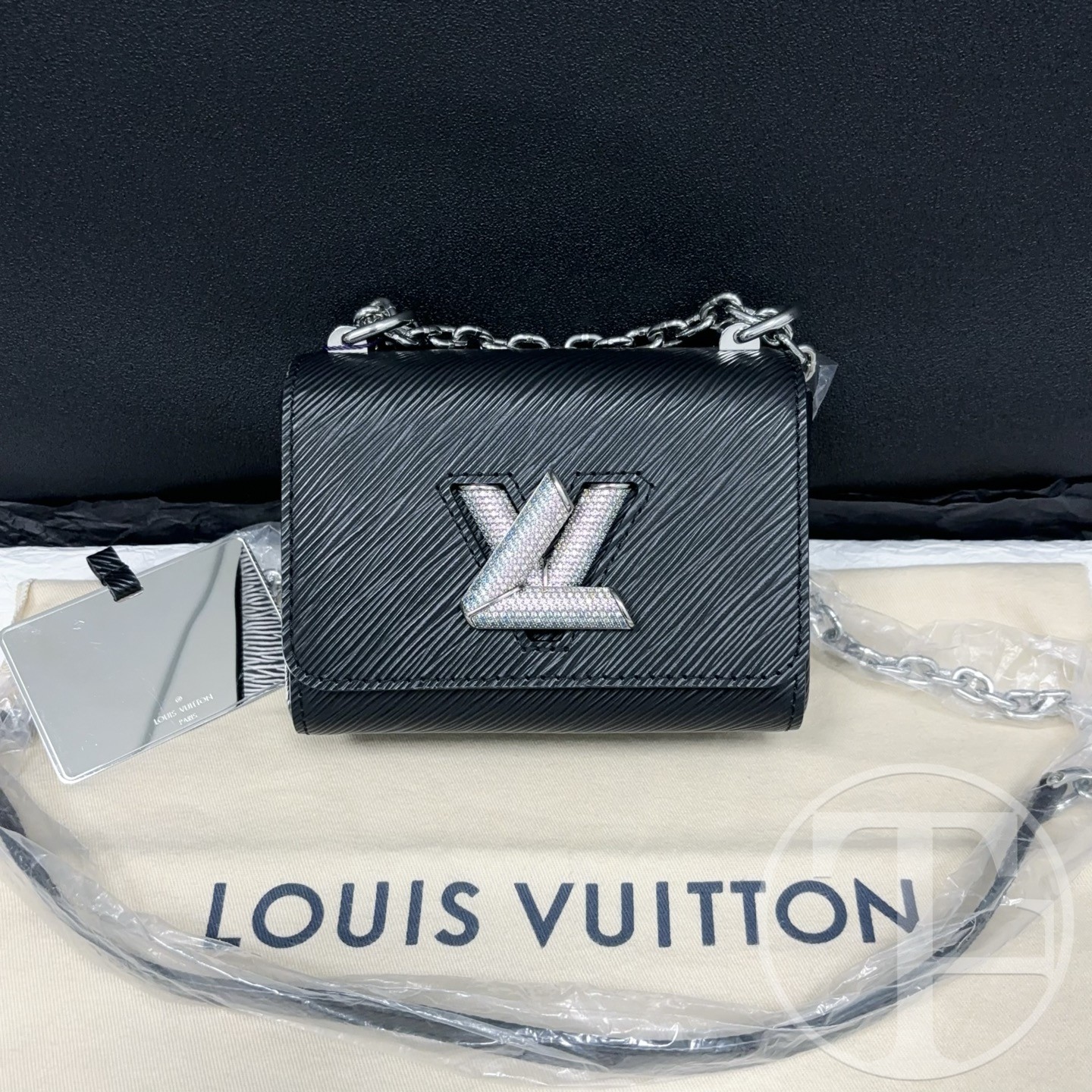 louis vuitton twist chip small shoulder bag louis vuitton twist chip small shoulder bag