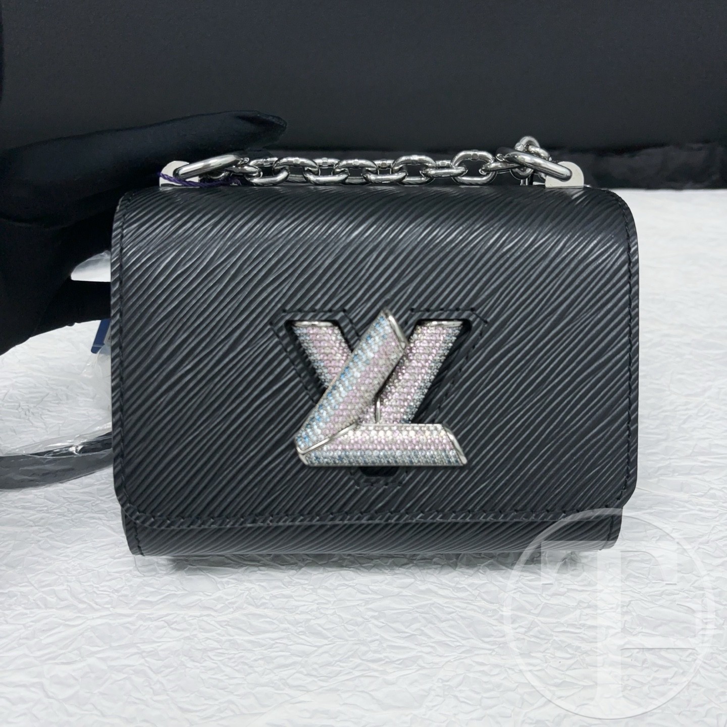 louis vuitton twist chip small shoulder bag louis vuitton twist chip small shoulder bag