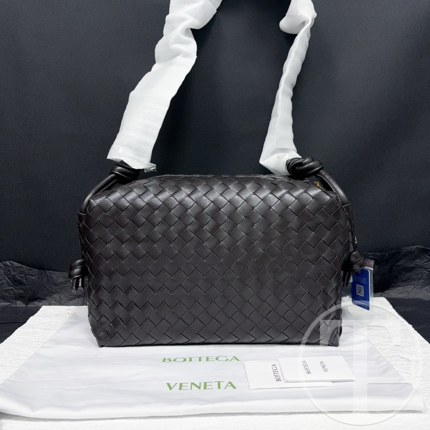 bottega veneta loop weekender intrecciato pillow bag in fondant calfskin bottega veneta loop weekender intrecciato pillow bag in fondant calfskin